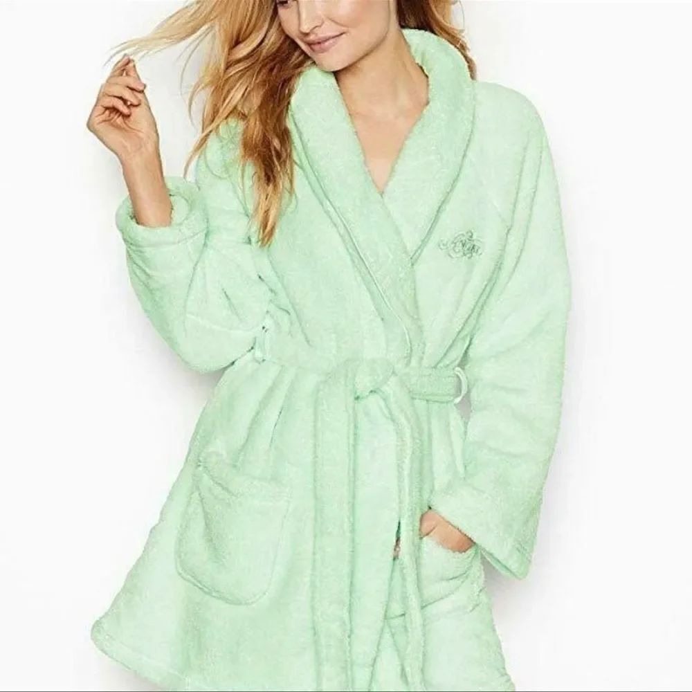 Victoria Secret Cozy Plush Short Robe M/L